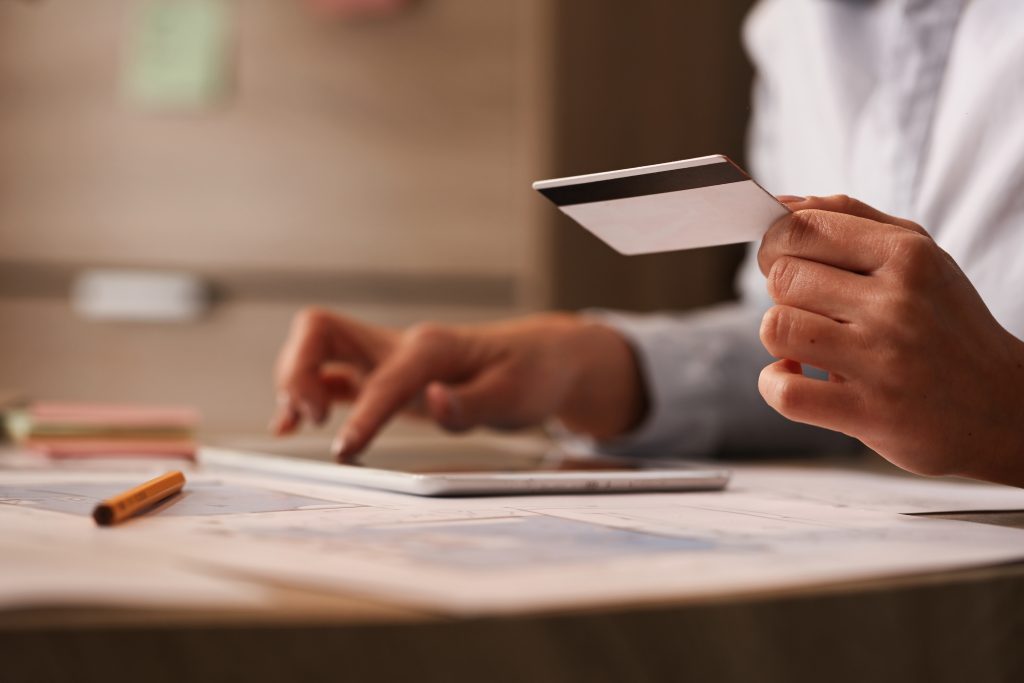 Умови обслуговування карткових рахунків фізичних осіб в рамках Тарифного плану «Прибутковий гаманець» змінено